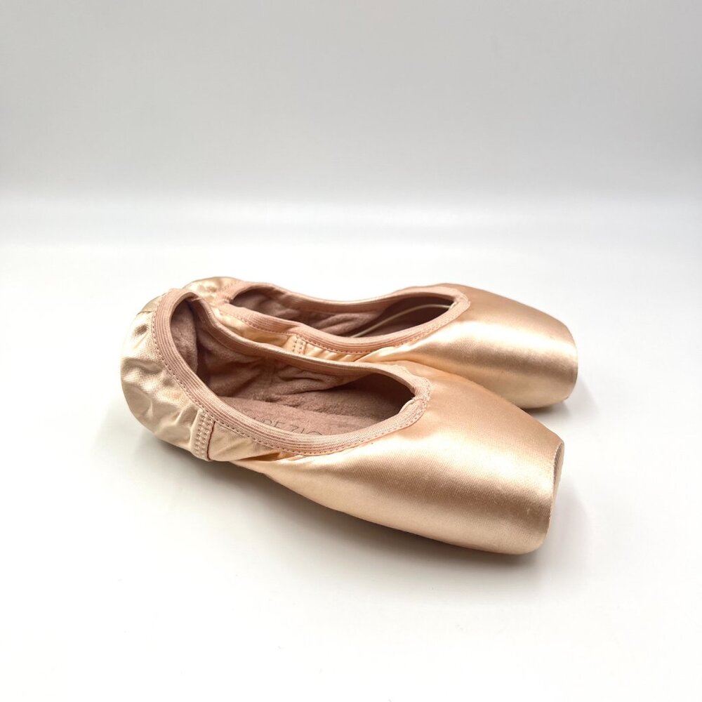4.5 WIDE WIDTH Capezio Donatella 1139W‎ #3 Petal Pink Ballet Pointe Dance Shoes